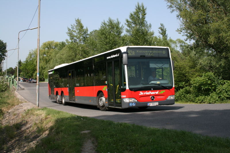 92a R9505 auf Linie 92a...
