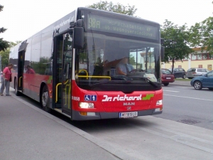Bus R8858