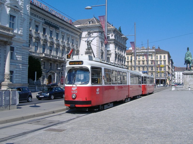 4302 auf Linie 71