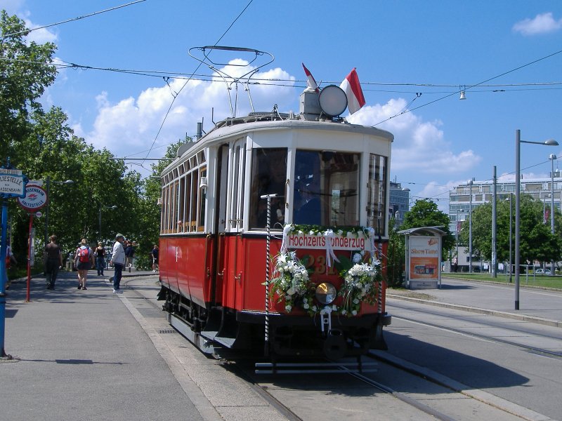 Sonderzug Nr. 231 bei Karlsplatz