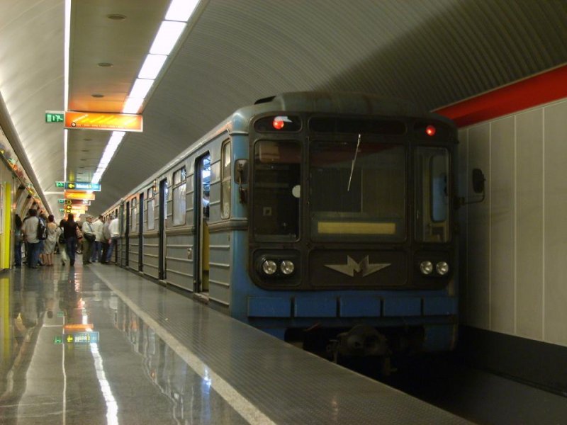 Typ 81-7172M in Budapest, Linie M2. Keleti pályaudvar ( Ostbahnhof) Station