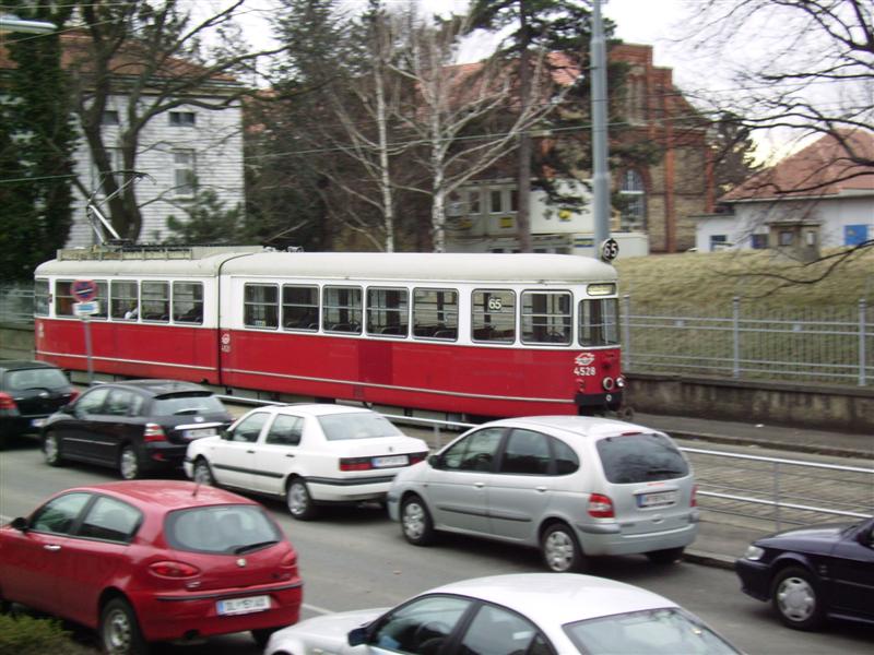 Linie 65 zwischen Stephan - Fadinger - Platz und Windtenstraße (02.2008) 3