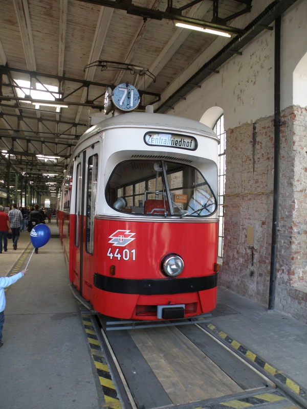 4401 - Beschildert als Linie 71