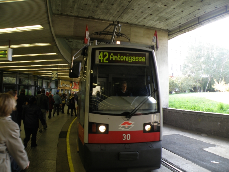 Ersttags ULF 30 auf der Linie 42 (Schottentor U)