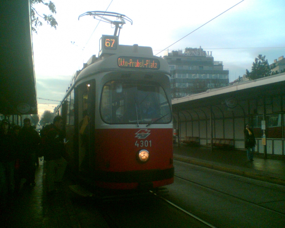 E2 4301 und c5 1501 mit LED Anzeigen am Reumannplatz