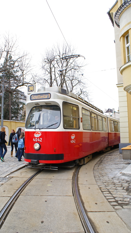 2009/02/25 - E2 4042 + c5 1442 auf der Linie 38