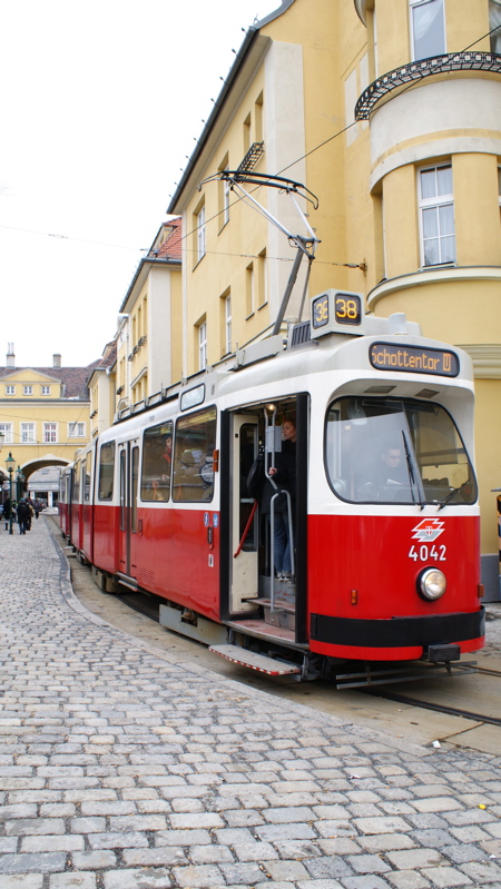 2009/02/25 - E2 4042 + c5 1442 auf der Linie 38