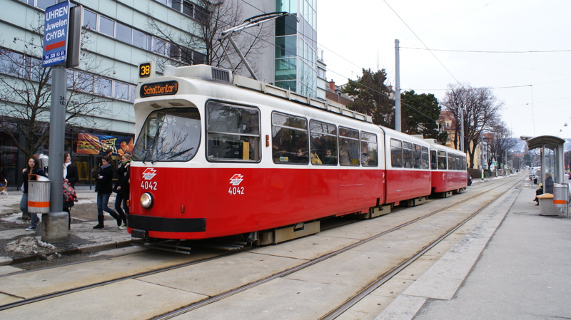 2009/02/25 - E2 4042 + c5 1442 auf der Linie 38