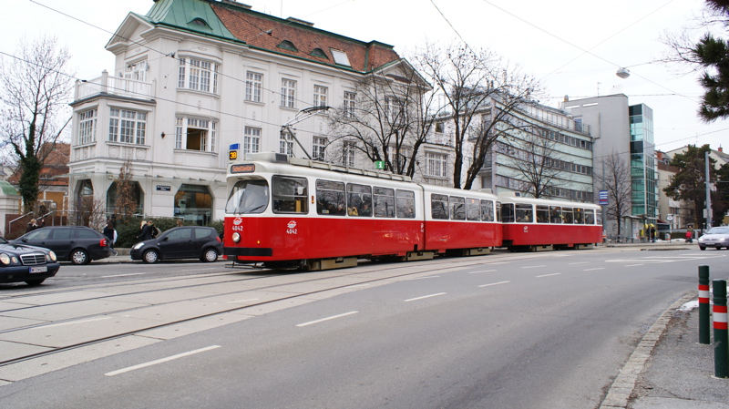 2009/02/25 - E2 4042 + c5 1442 auf der Linie 38