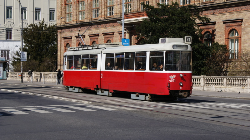 2009/03/28 - 4011 auf Linie 40 mit defekten Linienwürfeln 2