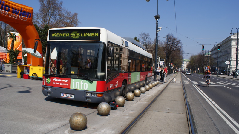 2009/04/04 | 9901 am Rathausplatz