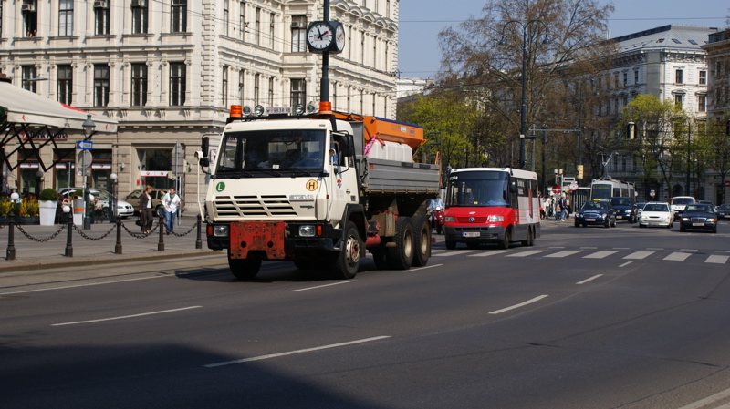 2009/04/08 | 9838 und 8358 am Kärntner Ring