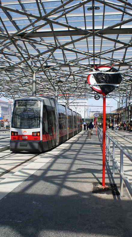2009/04/19 | 2 (Praterstern) | Schadhafter B (685) 2