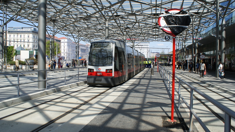 2009/04/19 | 2 (Praterstern) | Schadhafter B (685) 4