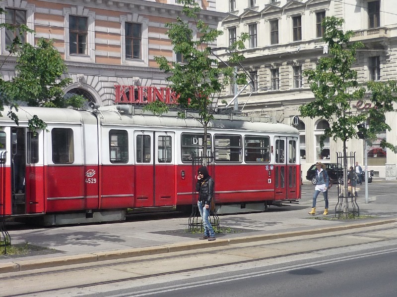 E1 4529 +c3 1229, als Linie D bei der Börse