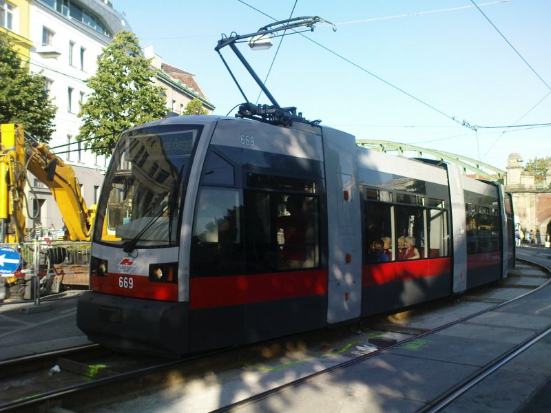 B 669