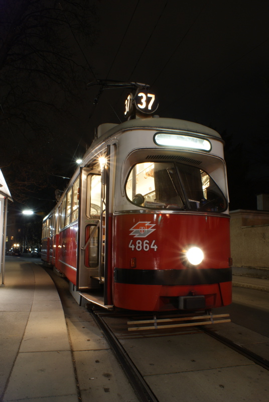 2009/03/27 | 4864 als Zug der Linie 37 auf der Hohen Warte