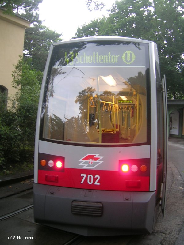B1 702 3