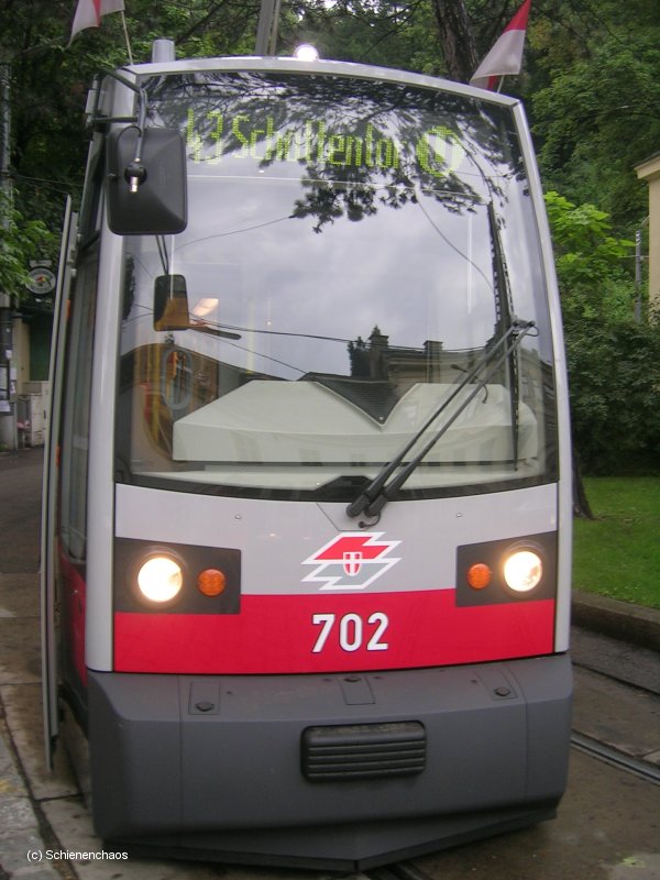 B1 702 5