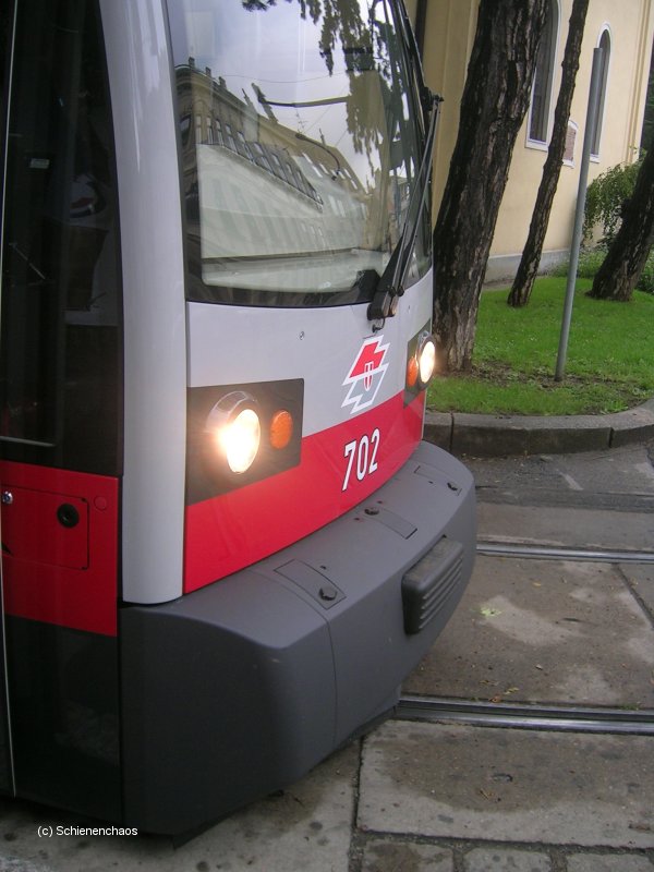 B1 702 7