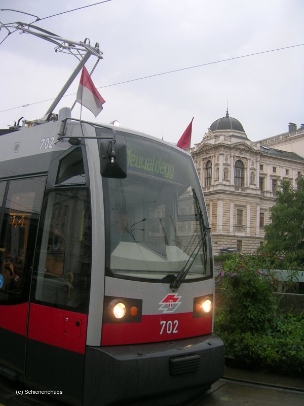 B1 702 10