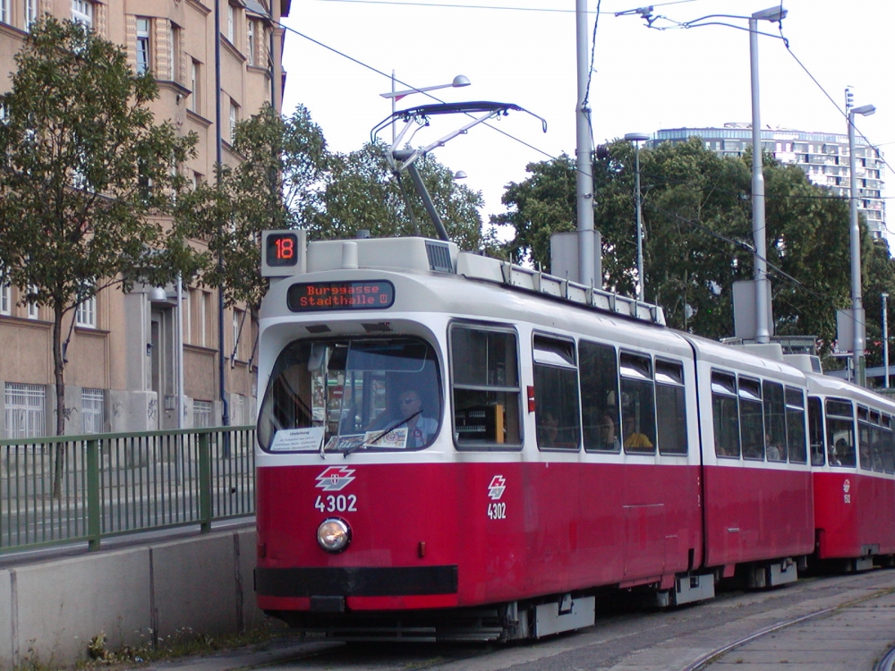 E2 4302