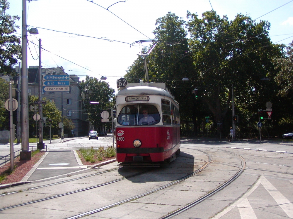 E1 4500