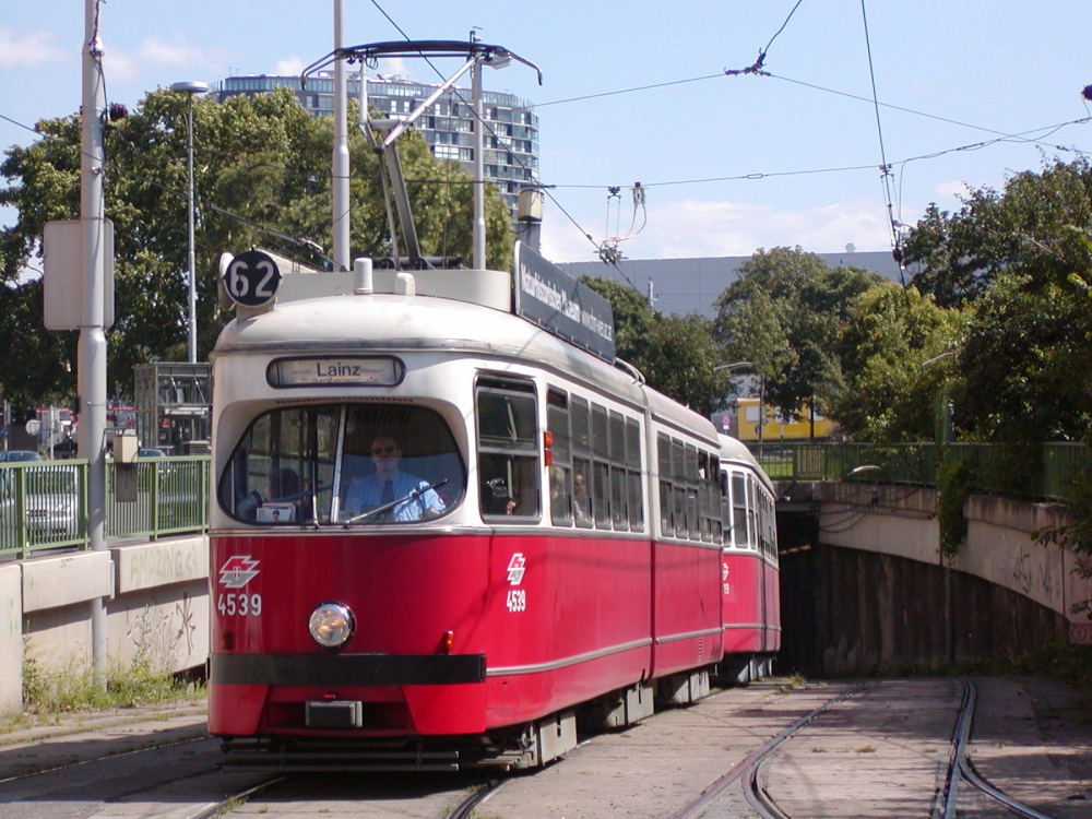 E1 4539