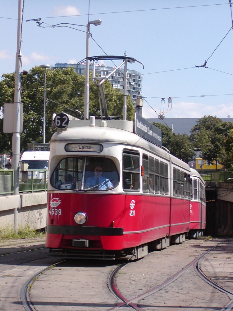 E1 4539