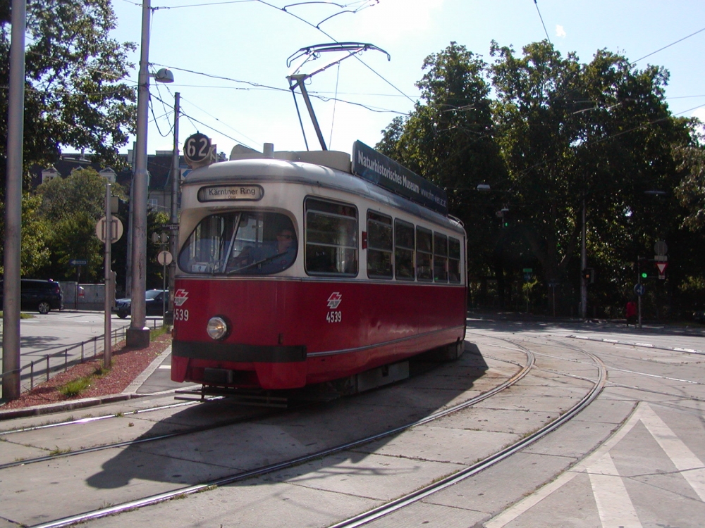 E1 4539