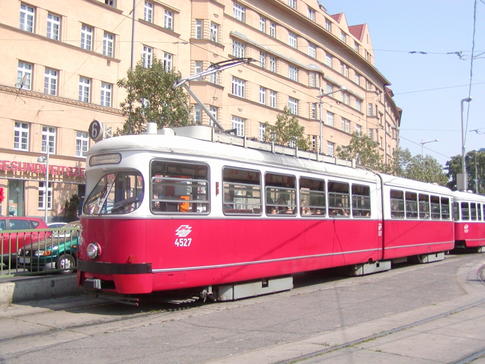 E1 4527