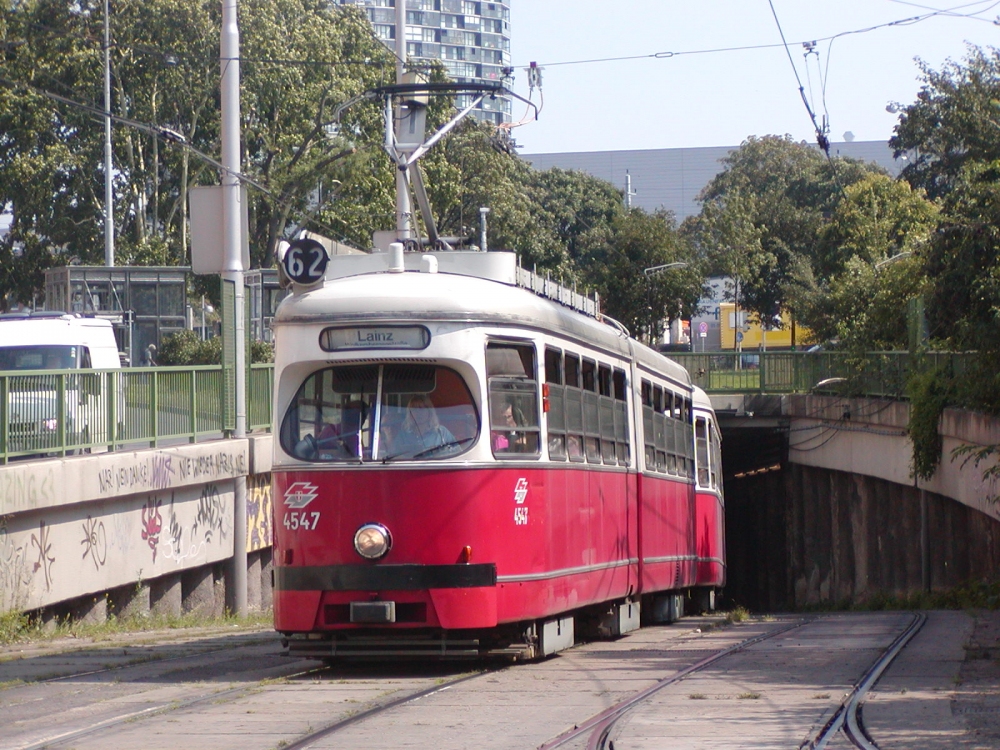E1 4547