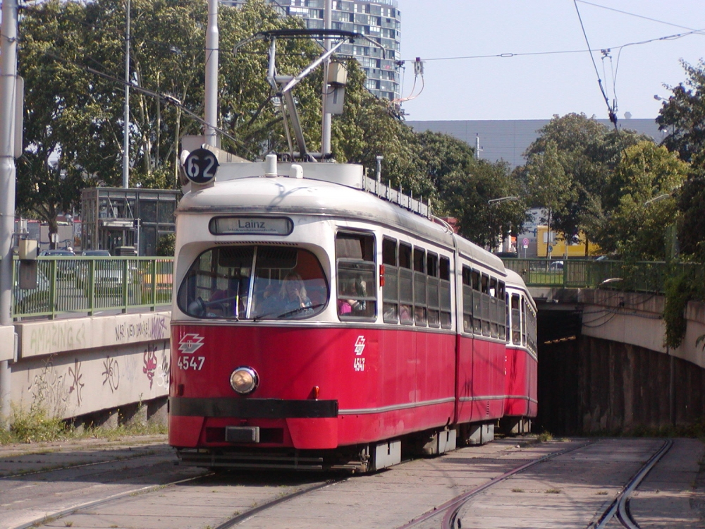 E1 4547