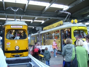 EM 6117 (Gleismeßwagen, Ex E1 4700 Brosebandwagen) + VRT.E1 4867 (Ex-Brosebandwagen) in der Halle der ZW.Simmering am 2009 0912 !