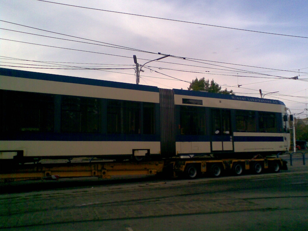 WLB TW 408 auf Tieflader in der wolfganggasse 7