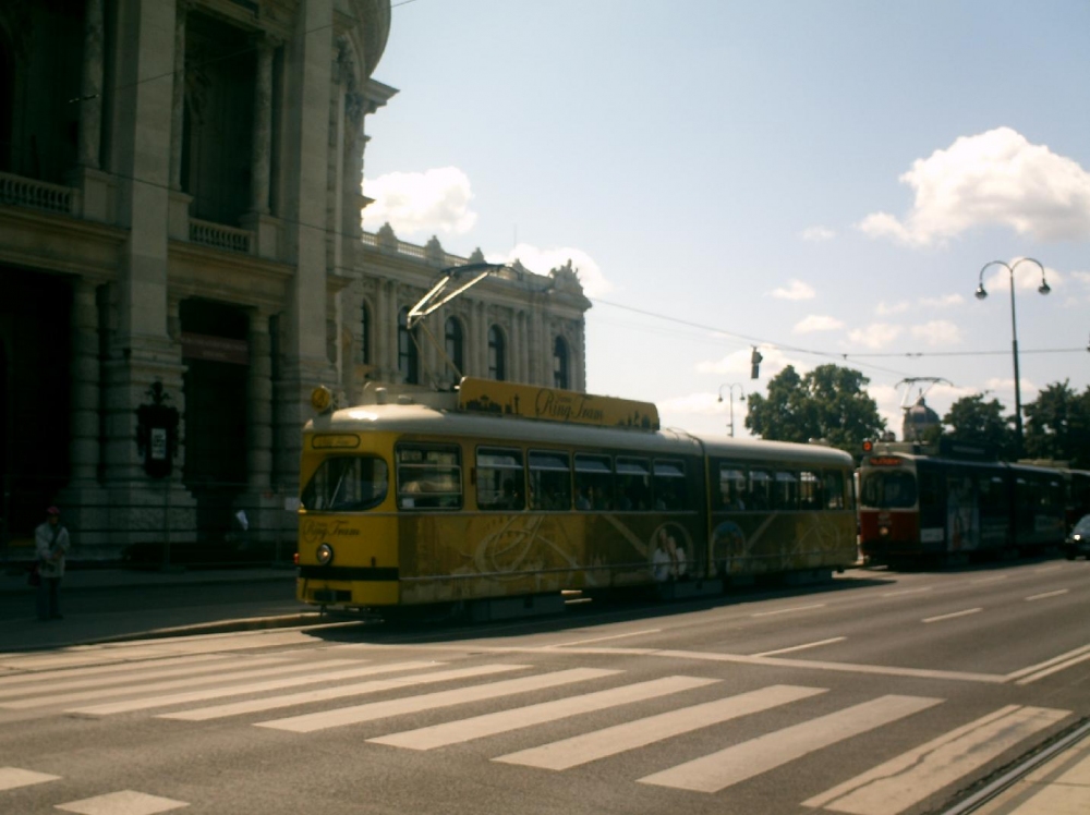 VIENNA-RING-TRAM