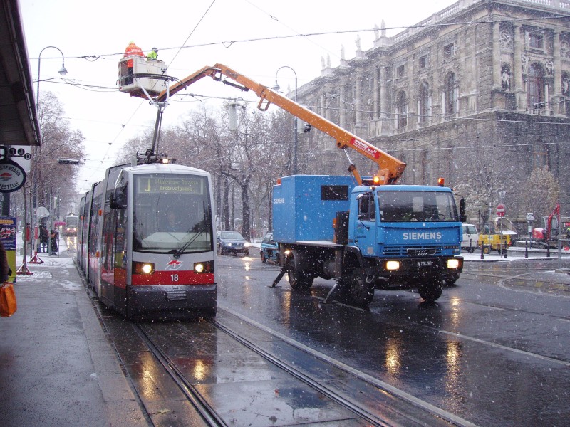 ULF A 18 auf Linie J