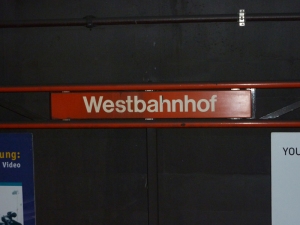 Westbahnhof Stationsschild