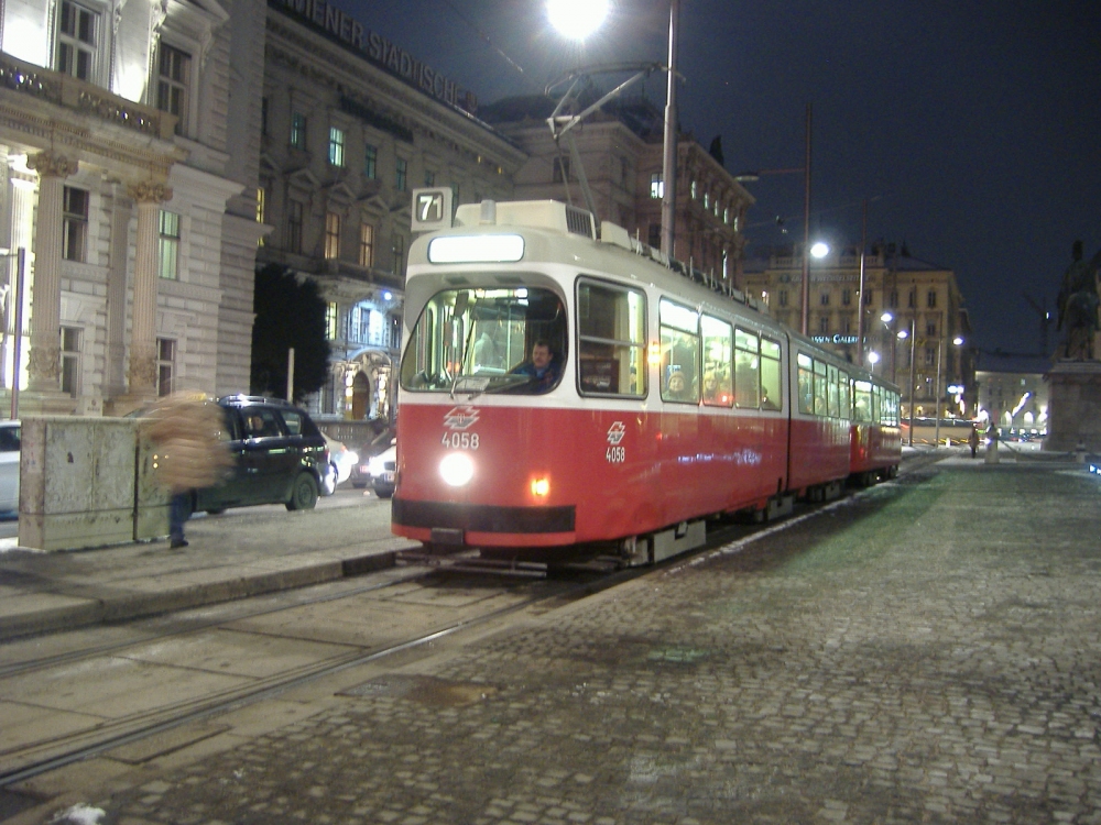 4058 - Linie 71