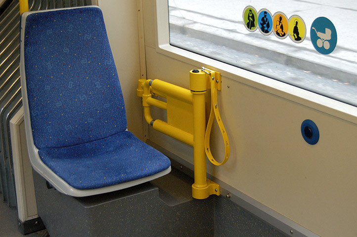 Neue Rollstuhllifte im TW 407 - Bild 03