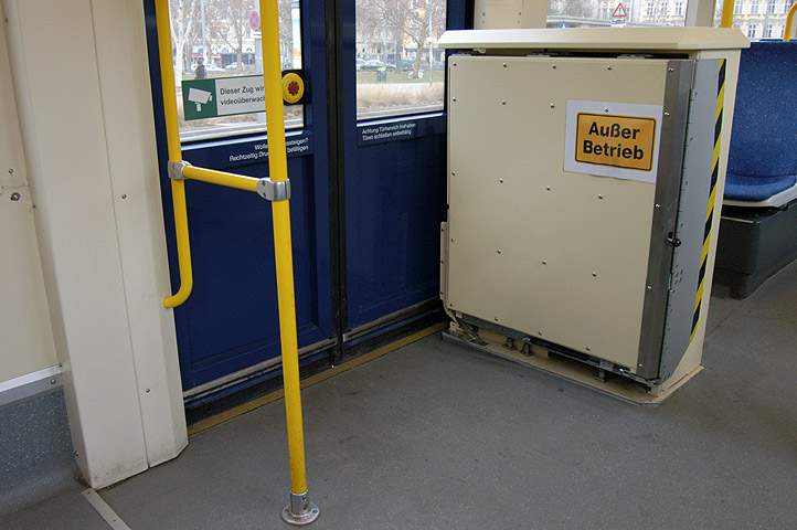 Neue Rollstuhllifte im TW 407 - Bild 04