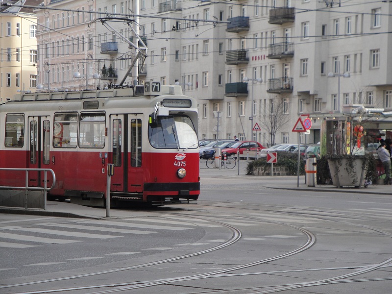 Rückspiegel E1 und E2 am Rennweg 2