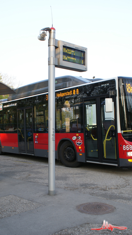 2010/04/24 | FGI-Displays in der Haltestelle 'Cobenzl, Parkplatz'