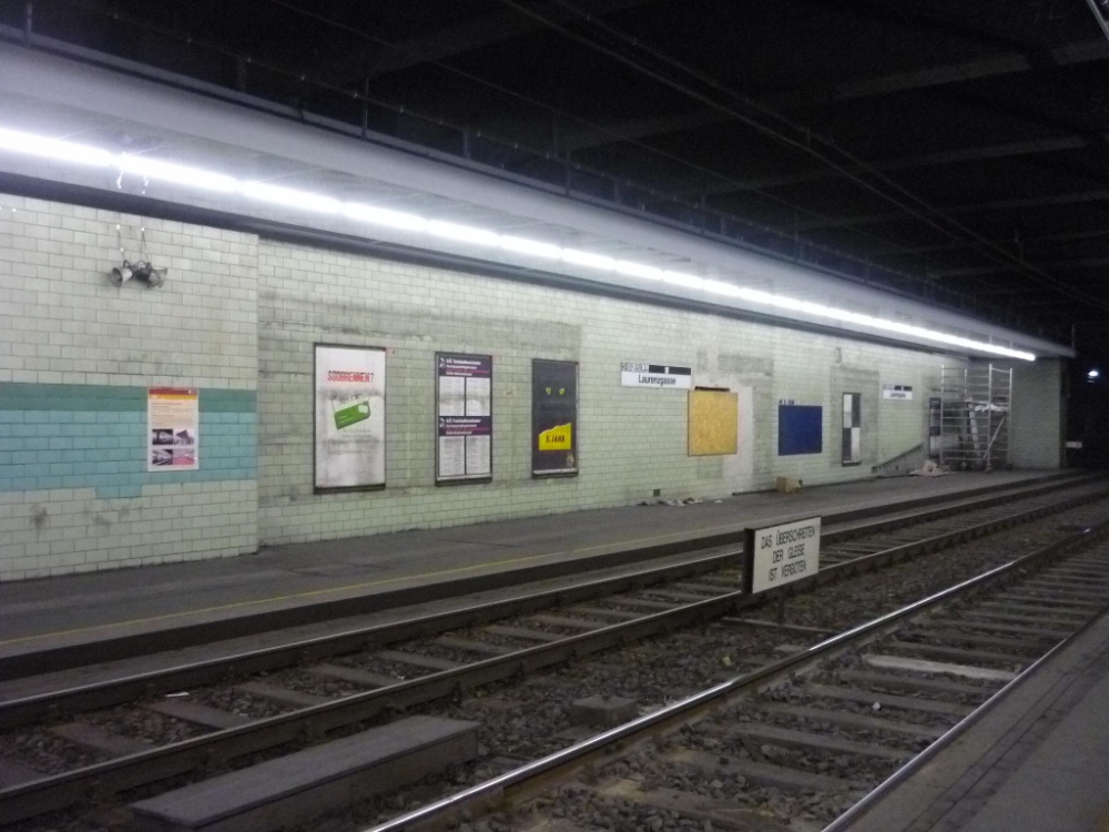 Laurenzgasse_Plakate_Cats_1987_04-05-2010