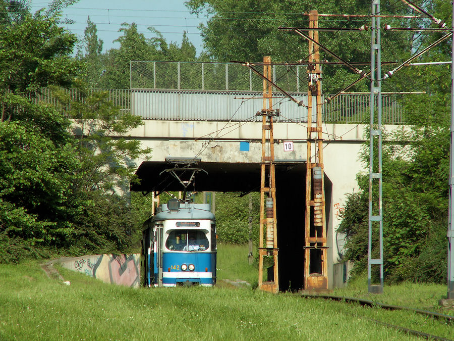 E1 #142