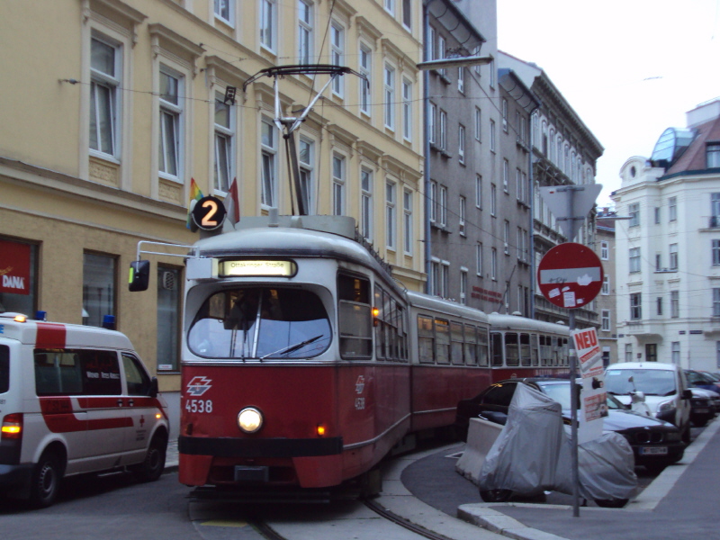 E1 4538 + c3 1124 - Linie 2