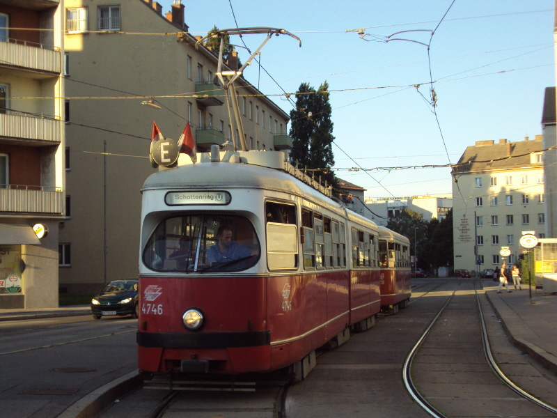 E1 4746 + c4 1306 - Linie E