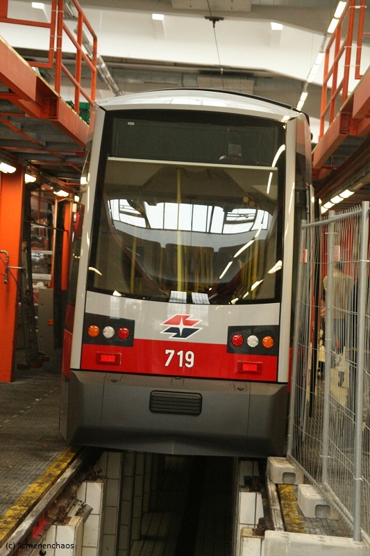 B1 719