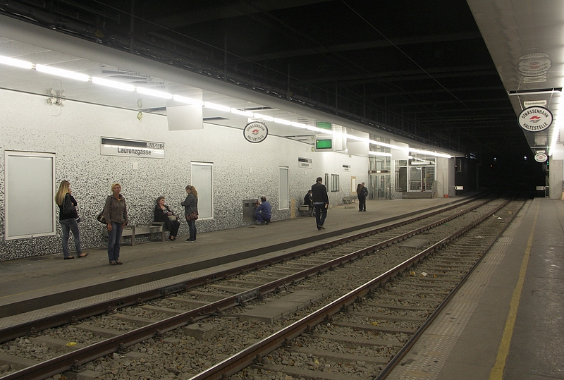 1751 - Laurenzgasse - 1, 62 und WLB - 002