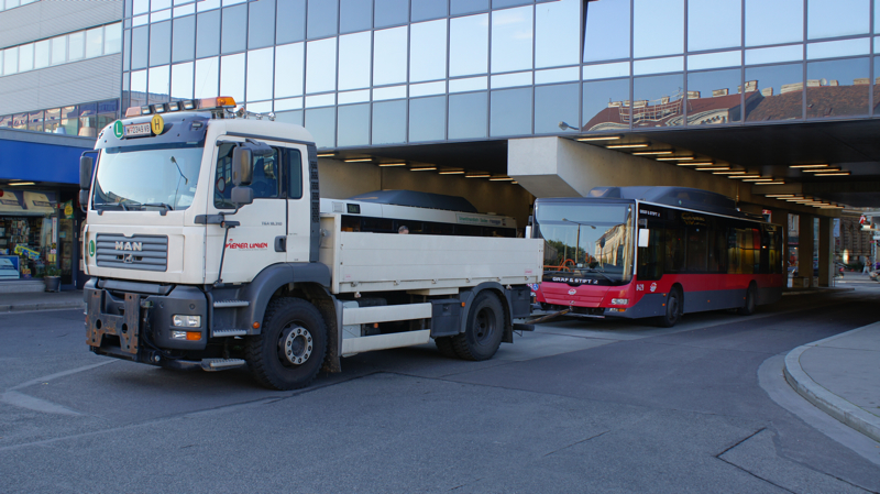 2010/09/21 | Schadhafter Bus auf Linie 9A - Bild 01